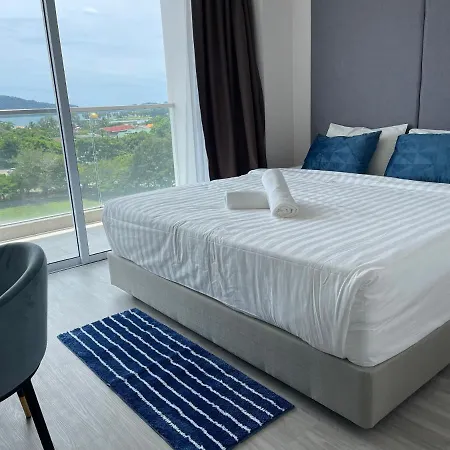 Stunning Rooftop Pool; Walk To Beach;Luxury 2 Bed 2 Bath Apartment